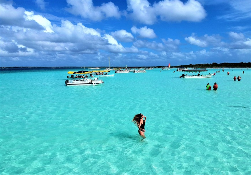 Bacalar Boat Ride Tour and Cenote Azul
