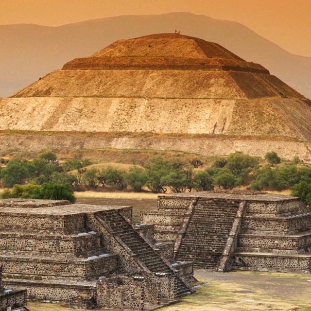 Teotihuacan and Basilica de Guadalupe with food 