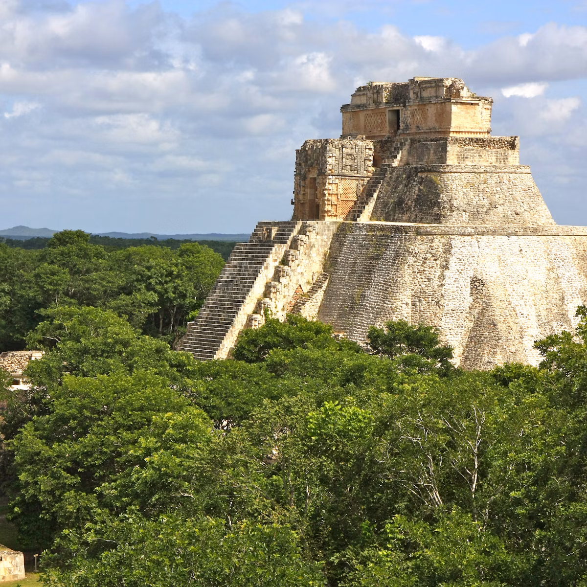 Ruinas de Oxkintok Hacienda Mucuyche con Cenote desde Mérida