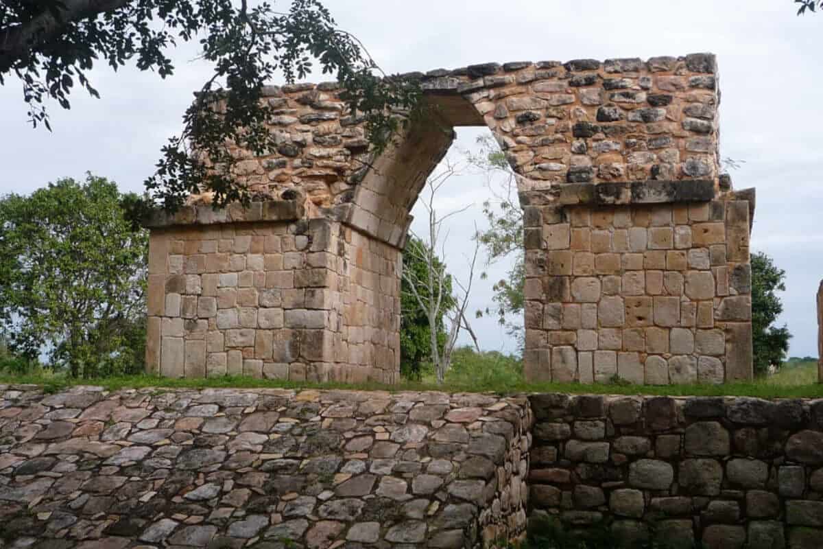 Ruinas de Oxkintok Hacienda Mucuyche con Cenote desde Mérida
