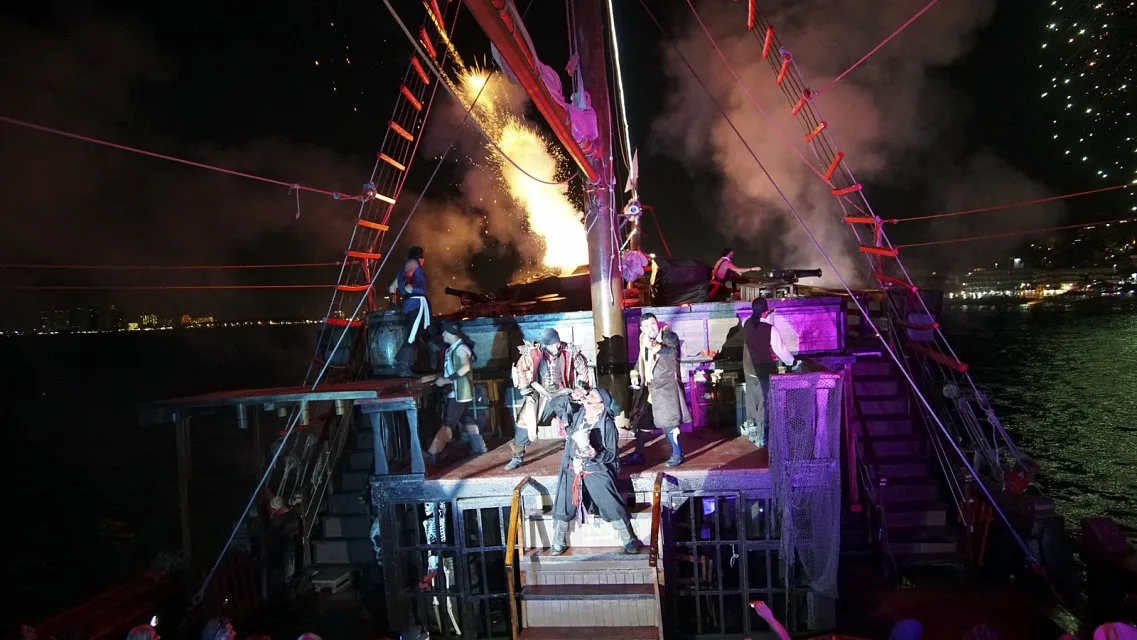 Barco Pirata Cena Bajo El Mar Puerto Vallarta
