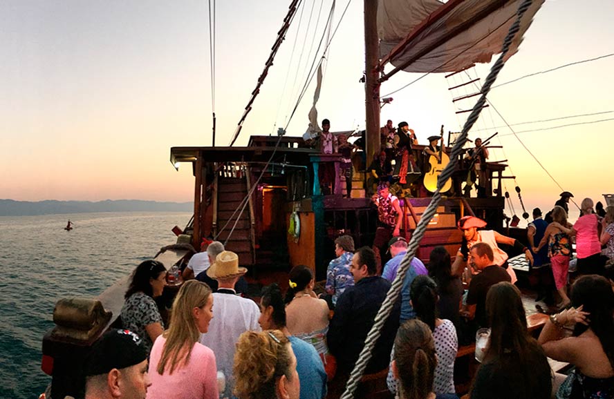Barco Pirata Cena Bajo El Mar Puerto Vallarta