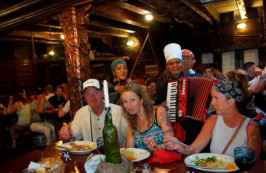 Barco Pirata Cena Bajo El Mar Puerto Vallarta