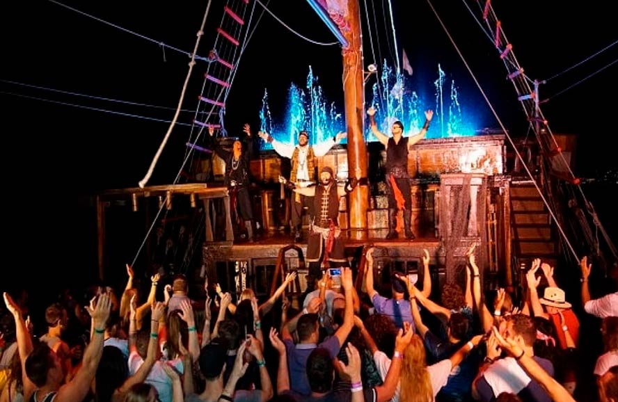 Barco Pirata Cena Bajo El Mar Puerto Vallarta