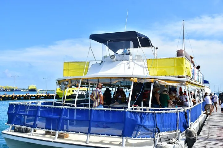 Isla Mujeres Unlimited Catamaran with Round Transportation