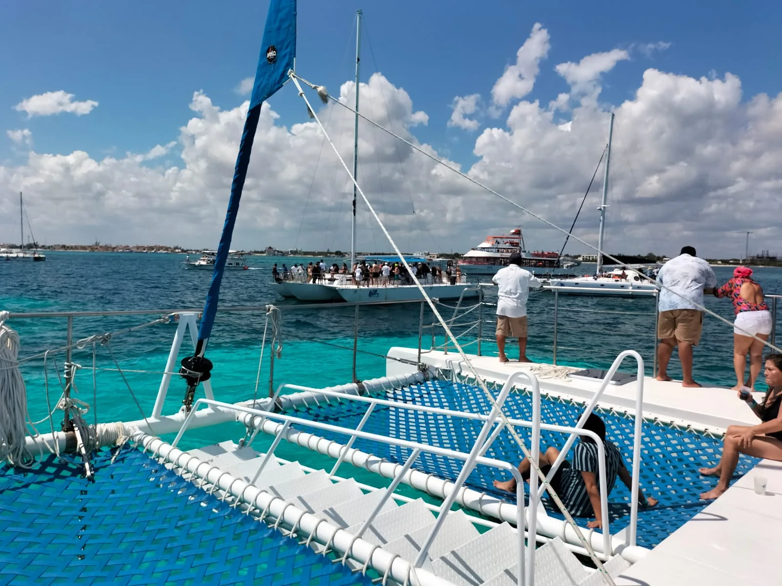 Isla Mujeres Catamaran Unlimited con Transporte Redondo