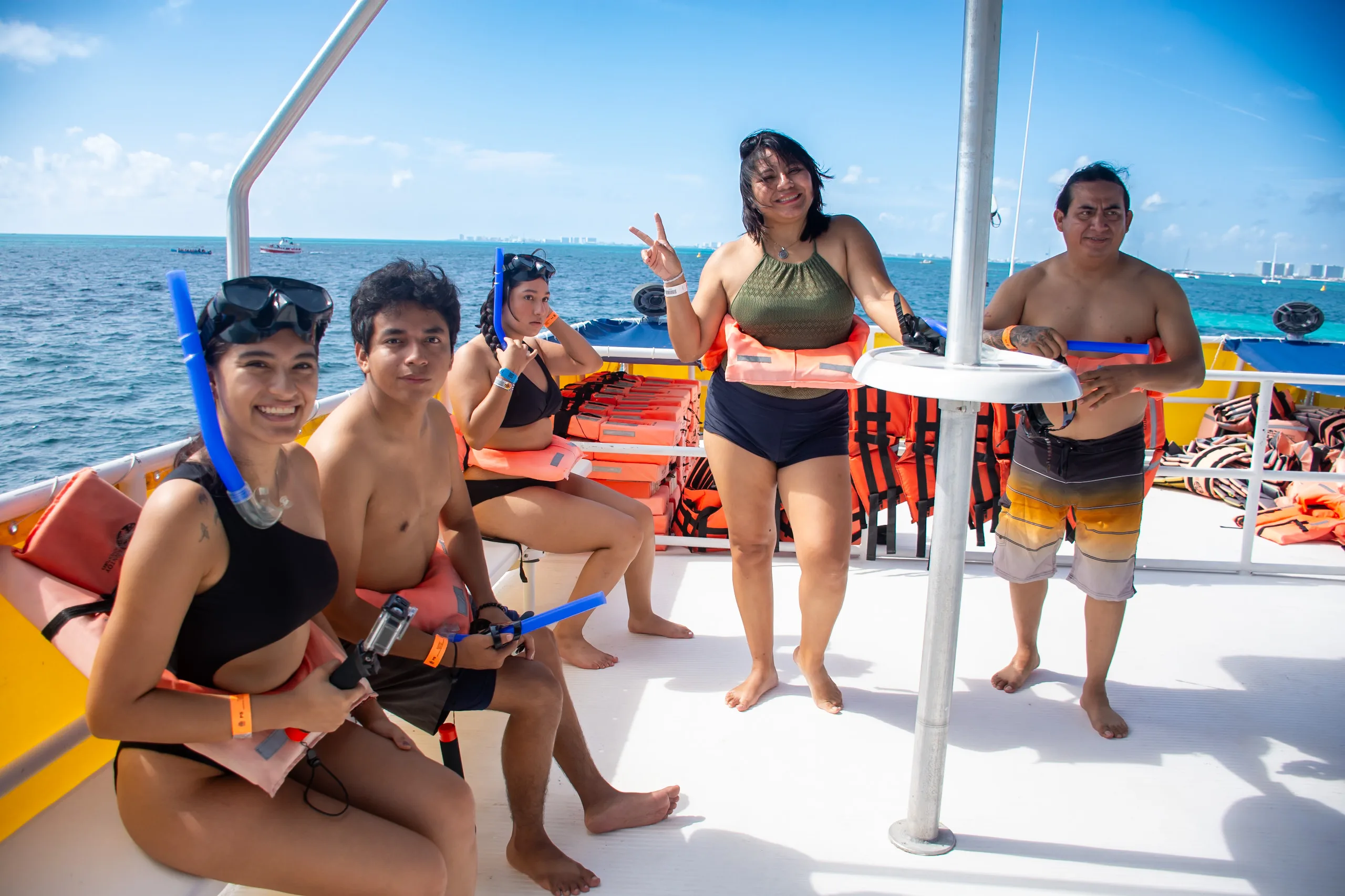 Isla Mujeres Catamaran Unlimited con Transporte Redondo