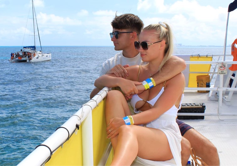 Isla Mujeres Catamaran Unlimited con Transporte Redondo